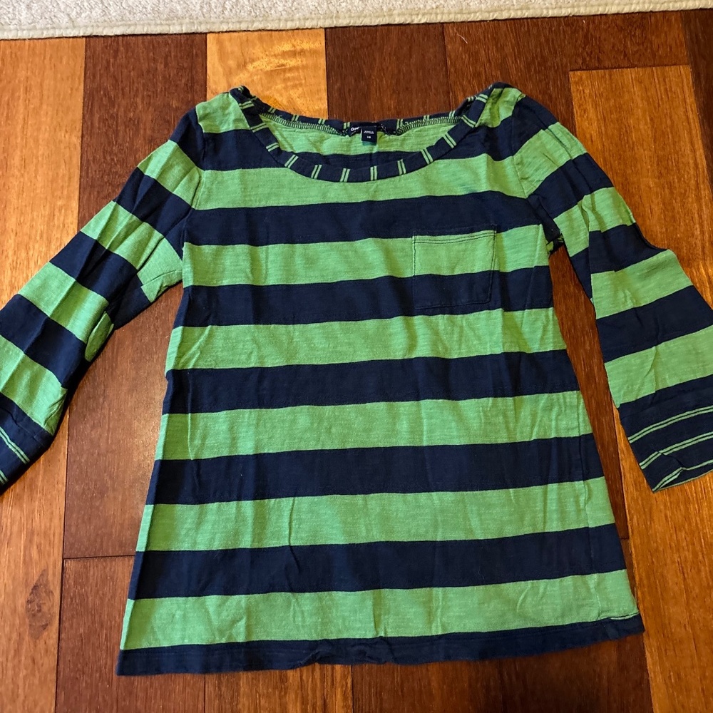 GAP top - size XS